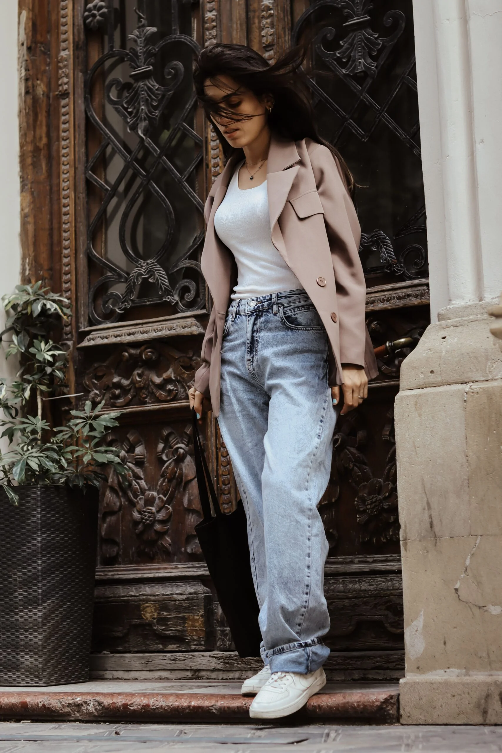 loose fit mom jeans